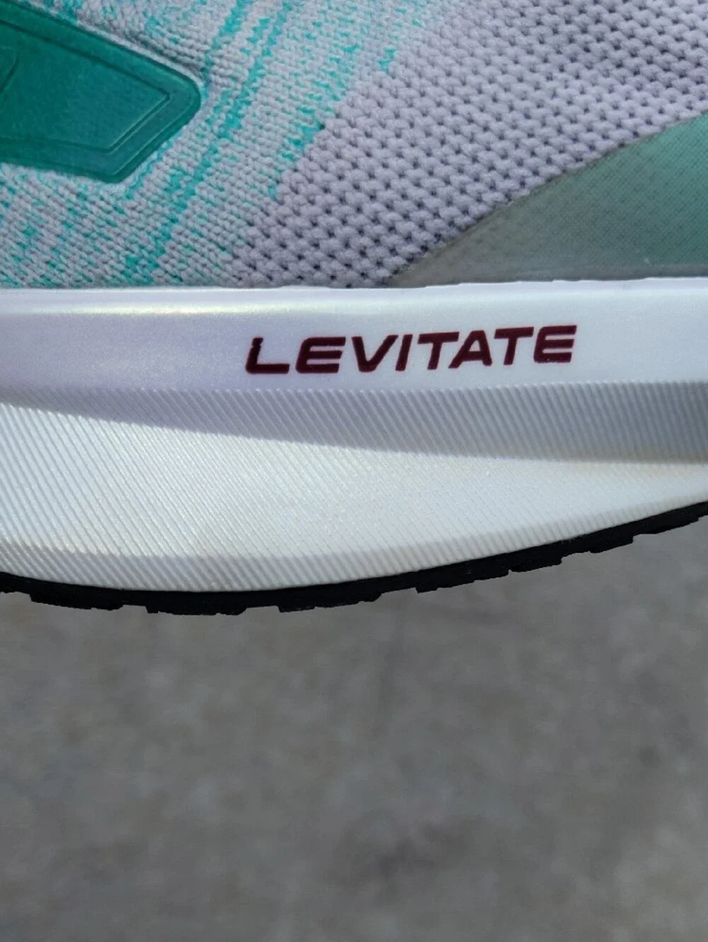 Brooks Levitate -Women's Athletic Sneakers in Teal and White